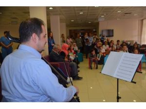 Çocuk Hastalara Hastanede Senfoni Konseri