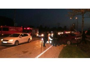 Emniyet Şeridindeki Araca Otomobil Çarptı: 5 Yaralı