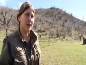 'Kırmızı Fularlı Kız' PKK'yı Karıştırdı! Kadın Teröristler Ayaklandı