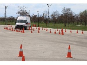 Van’da Att Ve Ambulans Şoförlerine İleri Sürüş Eğitimi