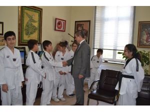 Taekwondo Kursiyerleri Ehem İ Ziyaret Etti