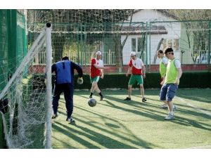 Kurumlararası Futbol Turnuvasının Startını Engelli Gençler Verdi