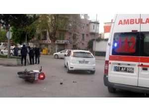 Motosiklet İle Otomobil Çarpıştı: 1 Kişi Yaralandı