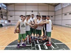 Genç Basketbol Takımı Namağlup Lider