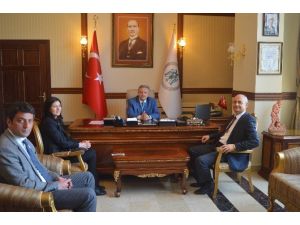 TÜİK Bölge Müdürü Gür, Erzincan Valisi Kahraman’ı Ziyaret Etti