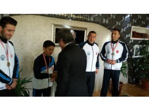 Pınarbaşı Belediyesinden Genç Sporculara Destek