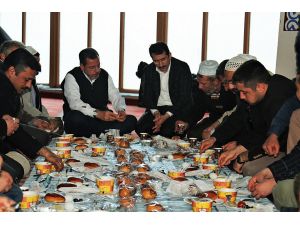 Kırşehir'de sabah namazına katılan cemaate 'Kutlu Doğum Çorbası’ ikramı