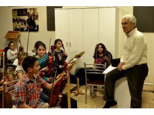 Tepebaşı Belediyesi "İki Elin Sesi Var" Çocuk Senfoni Orkestrası’na Övgüler