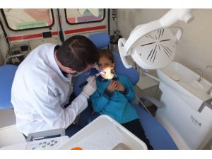 Mobil Diş Aracı İlçe Ve Köylerde Diş Taraması Yapıyor