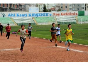 Kırşehir’de 23 Nisan ve Polis Haftası koşuları yapıldı
