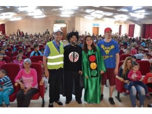 Mustafa Büyükyapıcı’dan İlkokul Öğrencilerine 23 Nisan Hediyesi