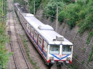 Bakan Yıldırım: İstanbul Banliyö Treni 2017 Sonunda Açılacak