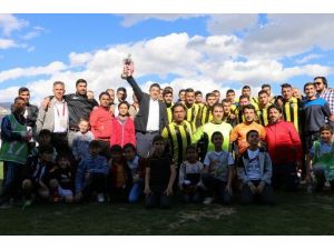 13 Şubat Erzincan Gençlik Spor Bölgesel Amatör Lig’e Yükseldi