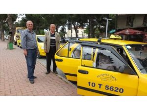 Burhaniye’de Taksiciler Yazı Bekliyor