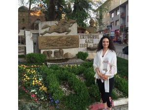 Diriliş Ertuğrul Dizisinin Goncagül Hatun’undan Ertuğrul Gazi Türbesine Ziyaret