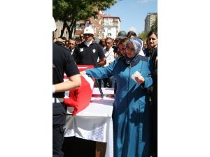 Başbakan Davutoğlu, Karslı Şehidin Eşini Örnek Gösterdi