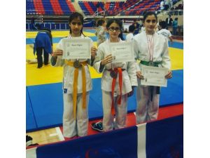 Akyazı Belediyesi Judo Klübü 3 Madalya İle Döndü