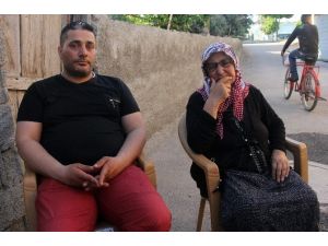 Babasını Bulmak İçin İsveç’ten Adana’ya Geldi