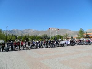 200 Bisikletçi, 180 Km Pedal Çevirdi