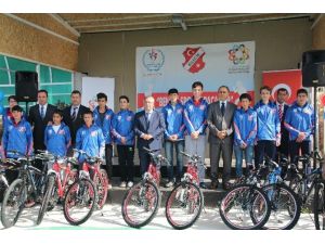 ’’Ben De Spor Yapacağım’’ Projesi Kapsamında 35 Gence Bisiklet Dağıtıldı