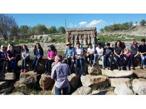 Beyşehir’de Lise Öğrencilerinden Tarihi Mekanlara Ziyaret