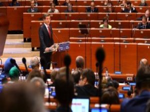 Davutoğlu'ndan Ertuğrul Kürkçü'ye Avrupa Konseyi'nde 'Türkçe' Tepkisi