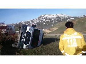 Erzurum’a Hasta Getiren Ambulans Yan Yattı