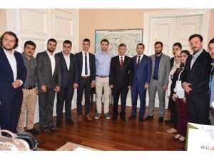Manisa AK Parti İl Gençlik Kolları Vali Bektaş’ı Ziyaret Etti