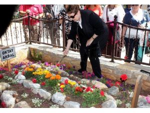 Oktay Akbal, Doğumunun 93’üncü Yılında Mezarı Başında Anıldı