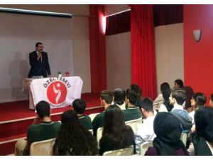 İstanbul Kartal’da "Hoca Ahmet Yesevi" Konferansı Yapıldı
