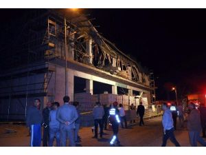 Belediye İnşaatı Çöktü: 4 İşçi Yaralı