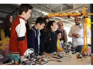 Akıllı Robotlar Festivalde Çocukları Bekliyor