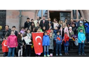 Alman Belediye Başkanı Koltuğunu Türk Öğrenciye Verdi