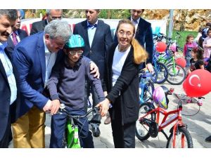 Sağlık Bakanlığı Zonguldak’ta 116 Öğrenciye Bisiklet Hediye Etti