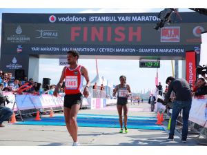 Vodafone İstanbul Yarı Maratonu’nu milli atlet Ali Kaya kazandı