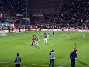 Trabzonspor-Fenerbahçe maçı tatil edildi