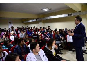Rektör Çelik, Özel Uşak Final Temel Lisesi Kariyer Günlerine Katıldı