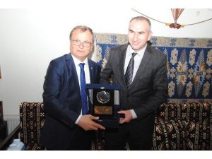 Çay Ticaret Ve Sanayi Odasından, Tosyöv Başkan Yardımcısı İhsan Beşer’e Plaket
