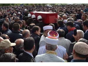 Mardin Şehidi Yılmaz'ın cenaze namazı yağmur altında kılındı