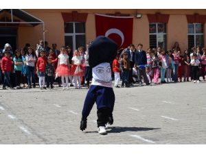 Sarıkamış 29 Eylül İlkokulunda 23 Nisan Coşkusu