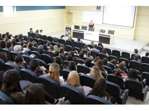 ‘Genç Çevirmenler İçin Yol Rehberi’ İsimli Söyleşi SAÜ’de Düzenlendi