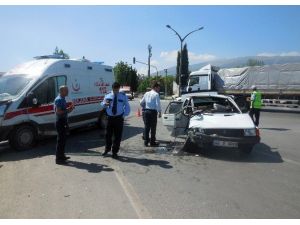 Ambulans İle Otomobil Çarpıştı: 1 Ölü, Biri Bebek 3 Yaralı