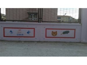 Öğretmen Adayları, Okul Duvarlarını Boyadı