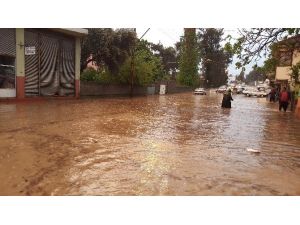 Osmaniyede Şiddetli Yağmur Hayatı Felç Etti