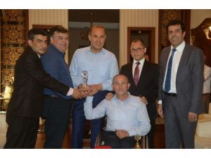 Türkiye En İyi Uygulama Ödül’ü Adana Kent Konseyi Engelli Meclisi’ne