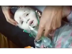 Rejim güçlerinin bombaladığı Halep'te 3 yaşındaki çocuk enkazdan sağ kurtarıldı