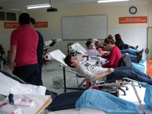 Yunus Emre Mesleki Ve Teknik Anadolu Lisesi Öğrencilerinden Kan Bağışı