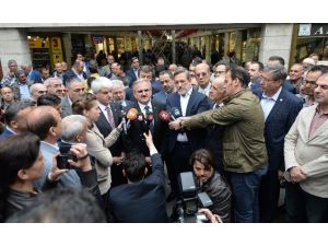 Bursalılar Cuma Namazında Ulucami’ye Akın Etti