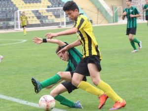 Arslan: "Türk Futbolcunun Geleceği Aydınlık Görünüyor"