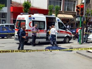 Ebkişehir’de 8. Kattan Atlayan Vatandaş Hayatını Kaybetti